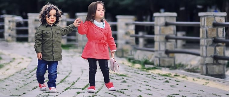 enfants disputent